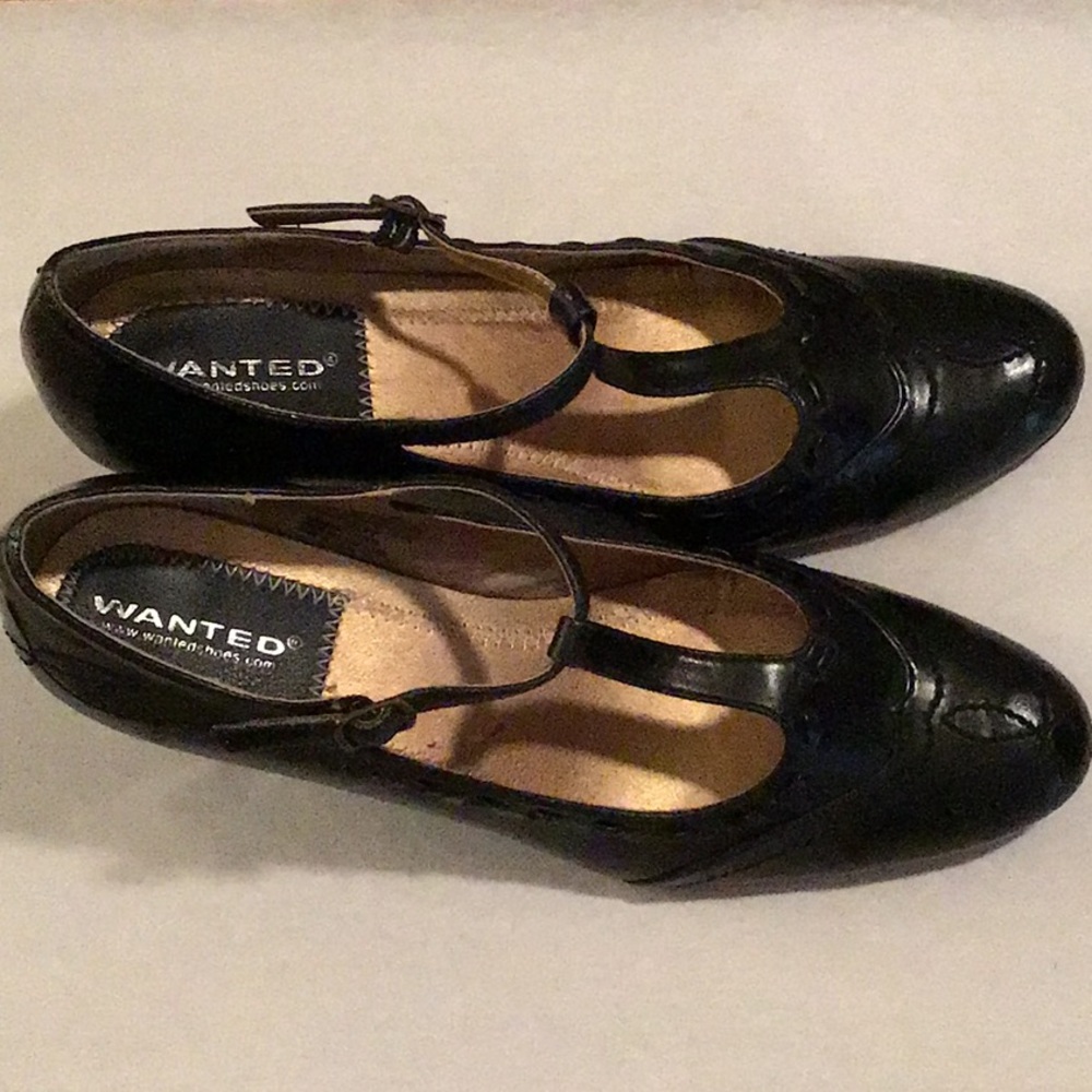 Wanted black shoes. Size 8
